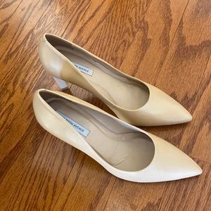 Pointed toe leather pumps